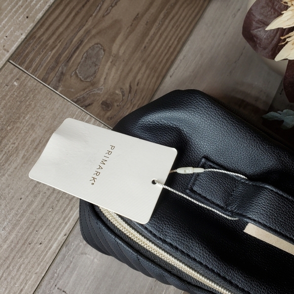 NWT Primark Black Cosmetic Bag with Quilted Texture and Gold Hardware Letter "L" - Picture 3 of 16